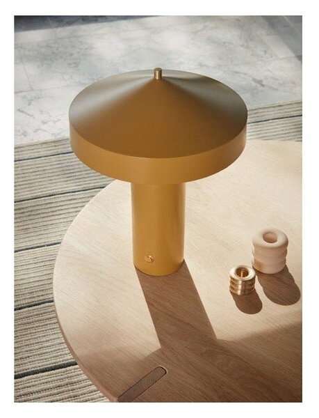 Метална настолна лампа в цвят жълта охра (височина 41 cm) Hatto – OYOY Living Design