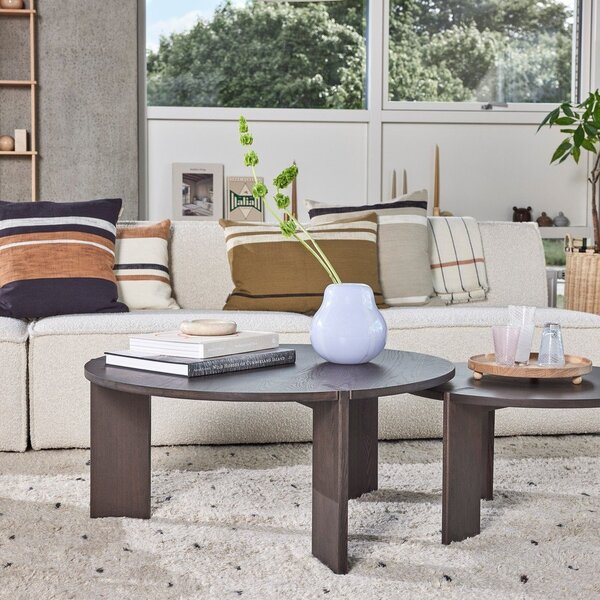 Кръгла масичка за кафе от масивен ясен в тъмно естествен цвят ø 65 cm Oy – OYOY Living Design