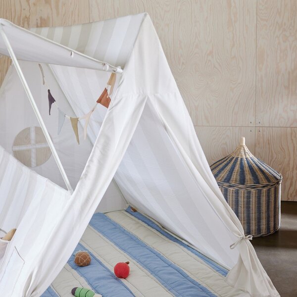 Синьо /кремаво детско килимче за игра 130x140 cm Striped – OYOY Mini