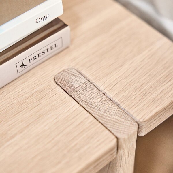 Странична масичка от масивен дъб 40x40 cm Oy – OYOY Living Design