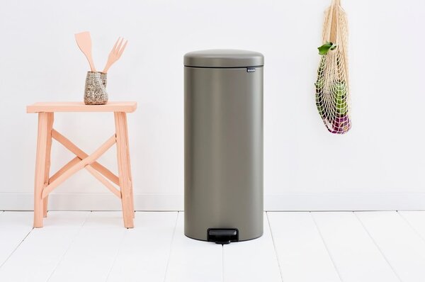 Сиво стоманено кошче за боклук с педал 30 l NewIcon – Brabantia