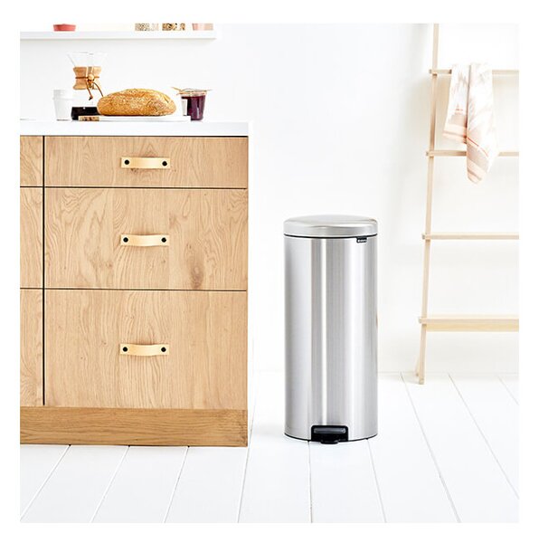 Кош за боклук с педал Brabantia NewIcon 649061, 30 л, Плавно затваряне, Противоплъзгаща основа, Устойчив на пръстови отпечатъци, Инокс/Мат