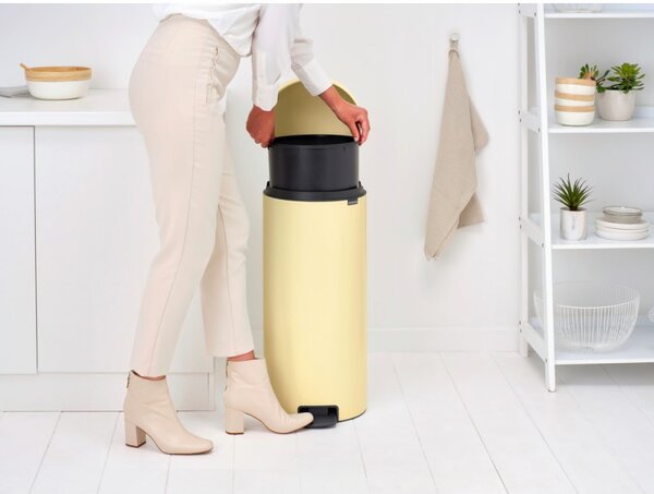 Кош за боклук с педал Brabantia NewIcon 1008852, 30 л, Плавно затваряне, Противоплъзгаща основа, Жълт