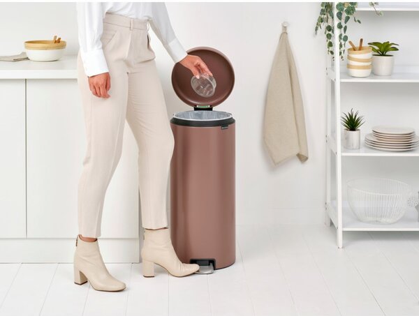 Кош за боклук с педал Brabantia NewIcon 1008853, 30 л, Плавно затваряне, Противоплъзгаща основа, Сатенено покритие, Кафяв