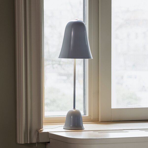 Globen Lighting Настолна лампа „Blåklockan“ от Lighting, светлосиня, височина 56 см, Син, Дневна/трапезария, Метал, Скандинавски