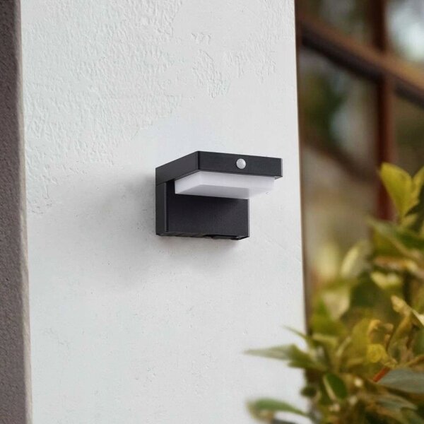 LED соларен стенен осветител със сензор LED/5W/3,7V 2000 mAh IP44 черен