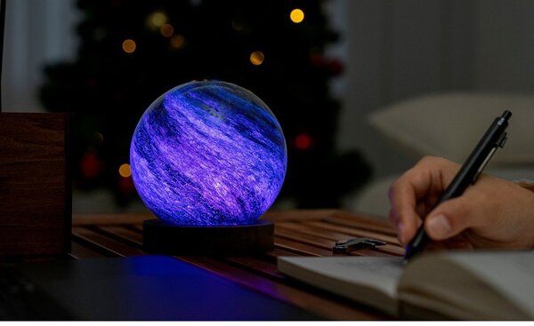 Тъмнокафява/в тъмно естествен цвят светлинна декорация с USB ø 12 cm Stellar Ocean – Gingko