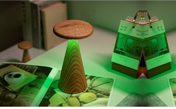 LED настолна лампа в естествен цвят с дървен абажур (височина 21 cm) Sylva – Gingko