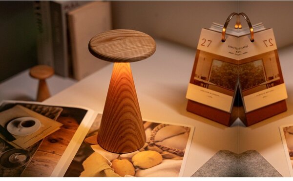 LED настолна лампа в естествен цвят с дървен абажур (височина 21 cm) Sylva – Gingko