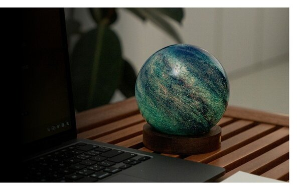 Светлинна декорация с USB в тъмно естествен цвят ø 12 cm Galaxy Breeze – Gingko