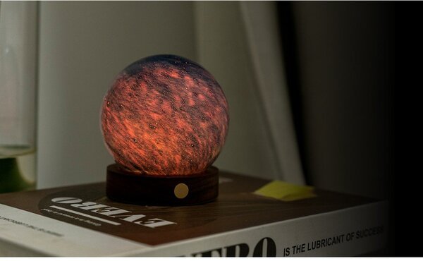 Светлинна декорация с USB в тъмно естествен цвят ø 8 cm Galaxy Breeze – Gingko