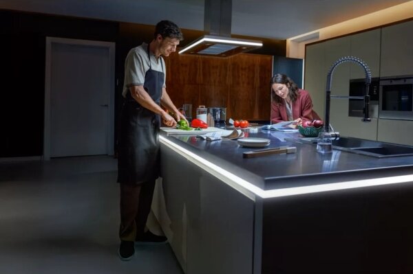 Philips - LED RGBW димируема лента Hue OMNIGLOW 3m LED/40W/230V 2200-6500K