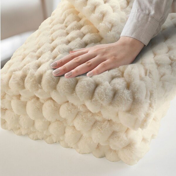 Одеяло от микроплюш в цвят слонова кост 180x220 cm Frosty – douceur d'intérieur
