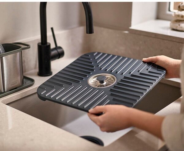 Подложка против хлъзгане за мивка 30x30 cm SinkShield – Joseph Joseph