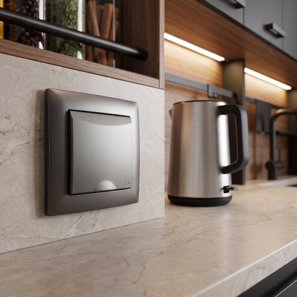 Единичен контакт със заземяване и капаче с рамка OSTE JNH005-G Grey
