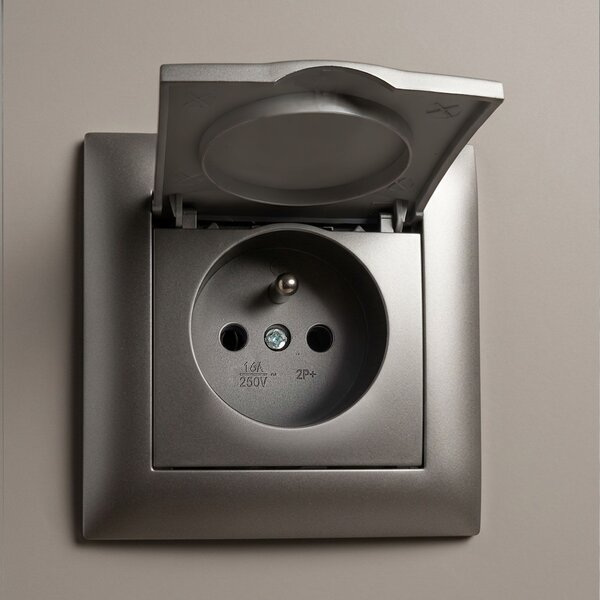 Единичен контакт със заземяване и капаче с рамка OSTE JNH005-G Grey