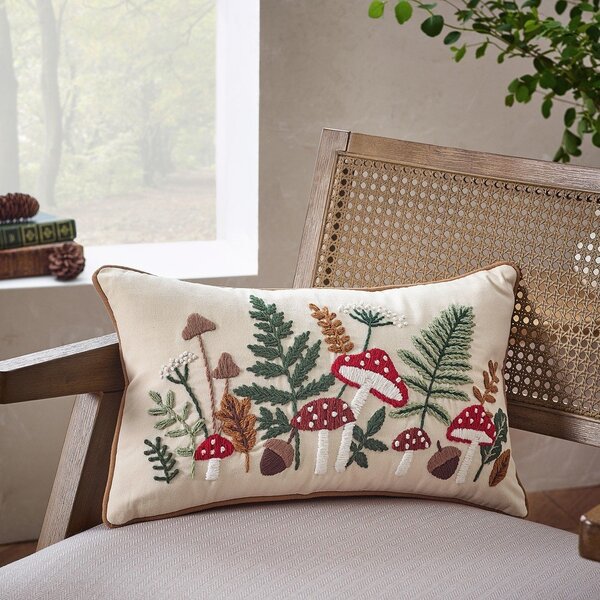 Памучна декоративна възглавница 30x50 cm Embroidery Woodland – Catherine Lansfield