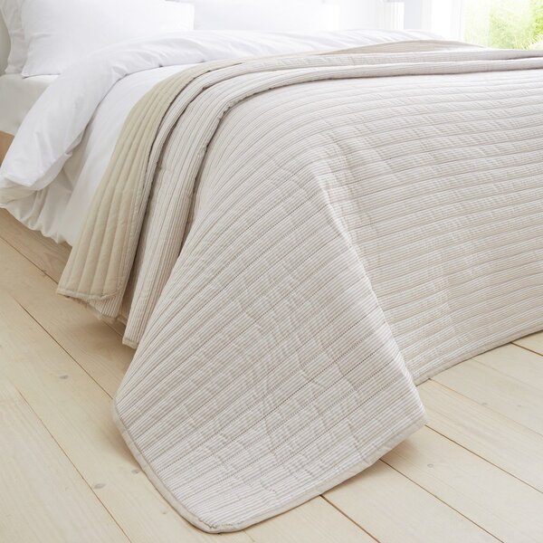 Бежово капитонирано покривало за легло 220x230 cm Stripe – Catherine Lansfield