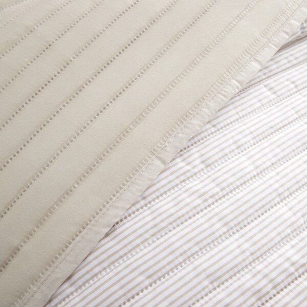 Бежово капитонирано покривало за легло 220x230 cm Stripe – Catherine Lansfield