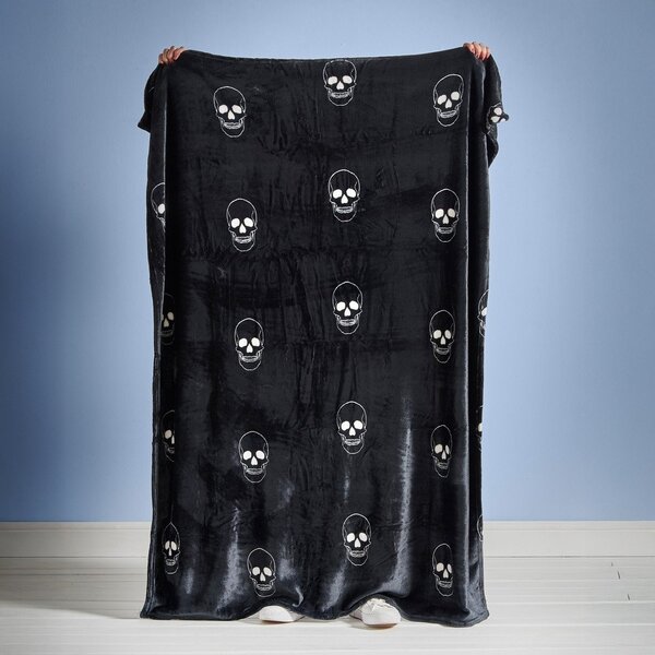 Тъмносиво бебешко одеяло от микроплюш 130x170 cm Skulls – Catherine Lansfield
