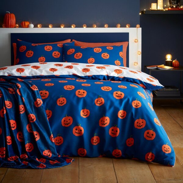 Синьо -оранжево одеяло с хелоуински мотив от микроплюш 130x170 cm Halloween Pumpkins – Catherine Lansfield