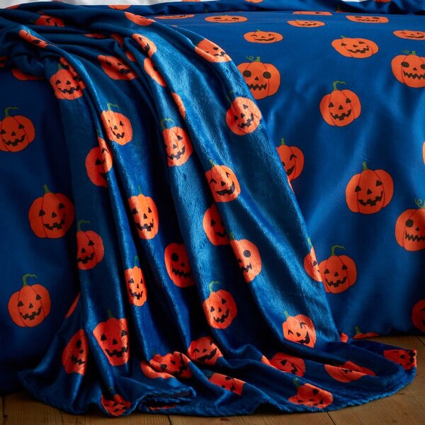 Синьо -оранжево одеяло с хелоуински мотив от микроплюш 130x170 cm Halloween Pumpkins – Catherine Lansfield
