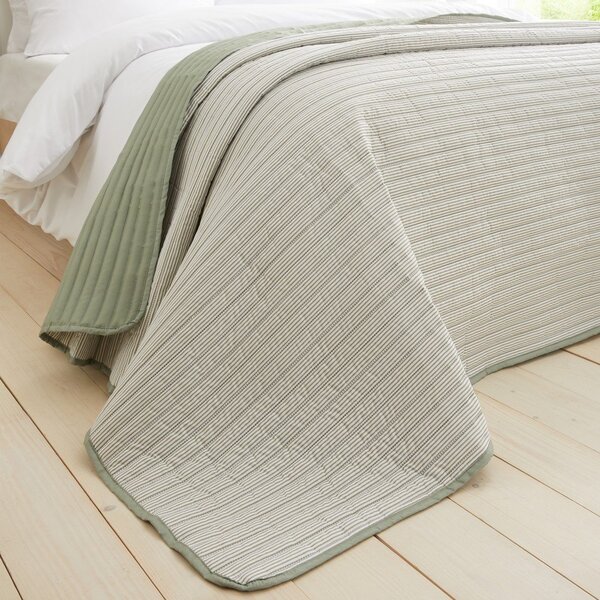 Зелено капитонирано покривало за легло 220x230 cm Stripe – Catherine Lansfield