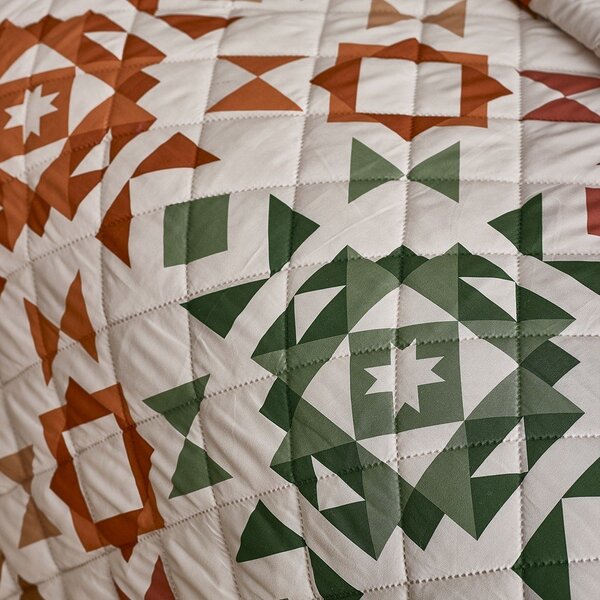 Бежово капитонирано покривало за легло 220x230 cm Autumn Patchwork Geo – Catherine Lansfield
