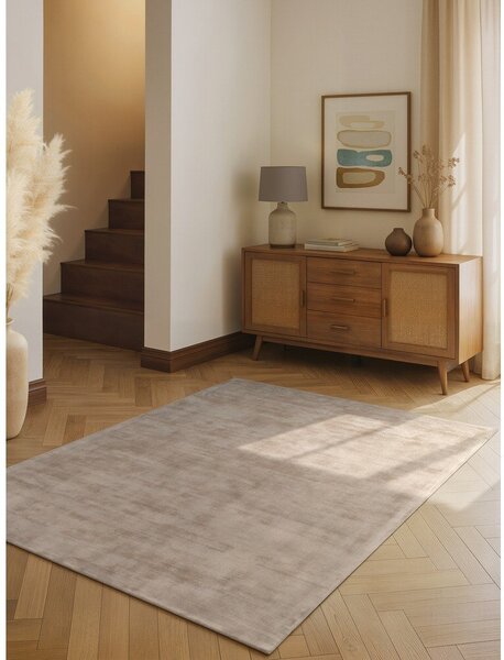Бежов ръчно изработен килим от вискоза 80x150 cm Noemi – Vikosa