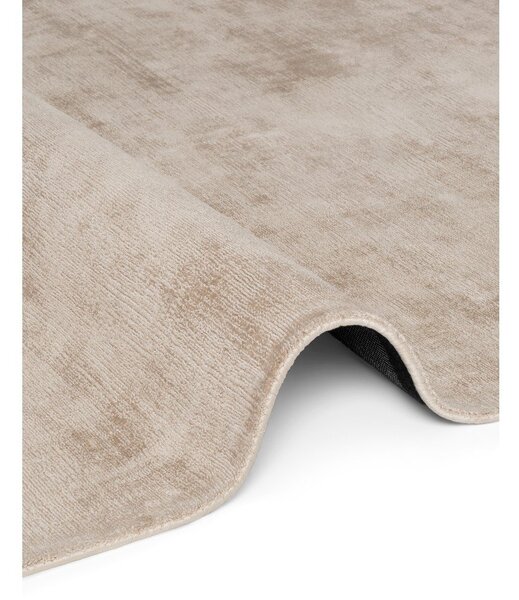 Бежов ръчно изработен килим от вискоза 80x150 cm Noemi – Vikosa