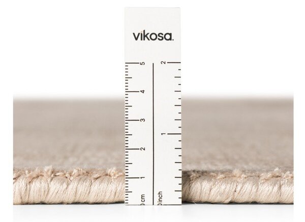 Бежов ръчно изработен килим от вискоза 80x150 cm Noemi – Vikosa