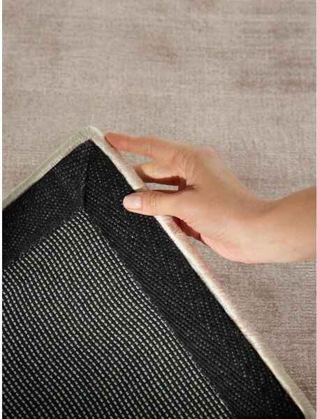 Бежов ръчно изработен килим от вискоза 80x150 cm Noemi – Vikosa