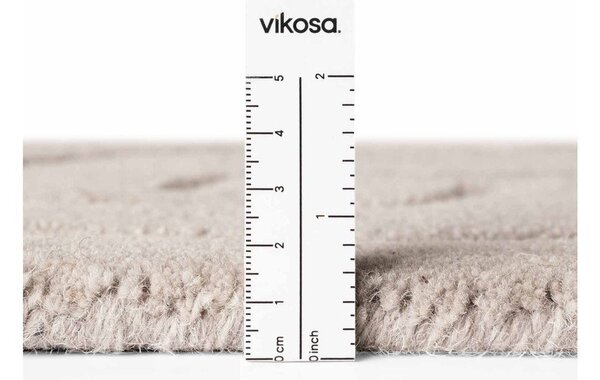 Светлосив ръчно изработен вълнен килим 80x150 cm Arcura – Vikosa