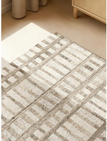 Кремав ръчно изработен вълнен килим 120x180 cm Boho 1.0 Linara – Vikosa