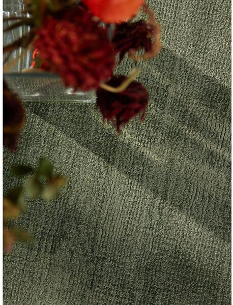 Зелен ръчно изработен килим от вискоза 120x180 cm Noemi – Vikosa
