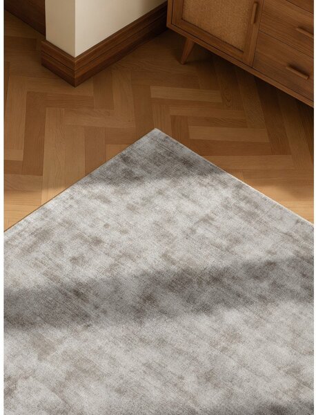 Сив ръчно изработен килим от вискоза 120x180 cm Noemi – Vikosa