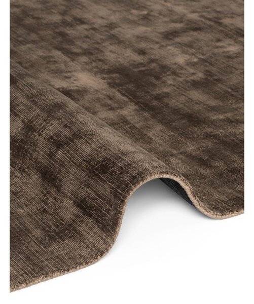 Кафяв ръчно изработен килим от вискоза 80x150 cm Noemi – Vikosa