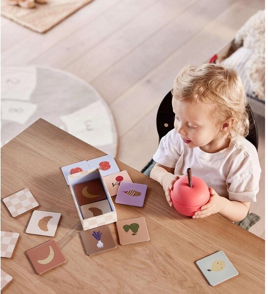 Червена силиконова детска чаша Apple – OYOY Mini