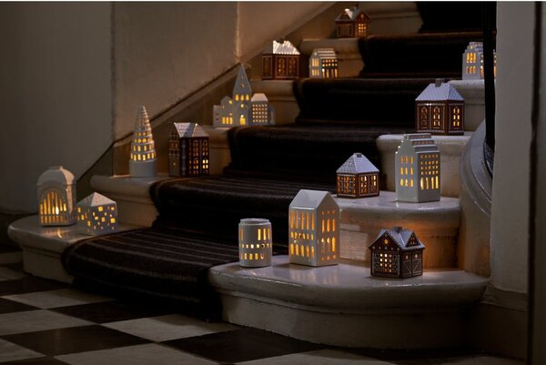 Порцеланов свещник за чаена свещ Gingerbread Lighthouse – Kähler Design