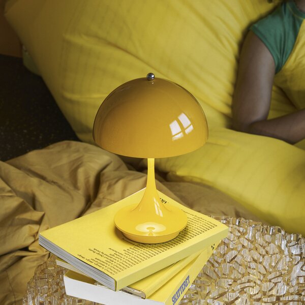 Louis Poulsen Panthella PORTABLE 160 V3, непрозрачно жълто, Затъмняване, Жълт, Дневна/трапезария, Пластмаса, Дизайн