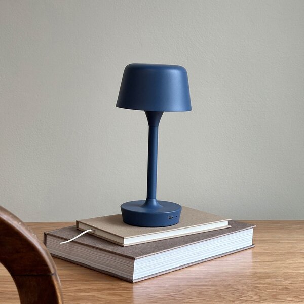 Dyberg Larsen LED акумулаторна настолна лампа Flow, синя, височина 25 cm, Затъмняване, Син, Дневна/трапезария, Метал, Скандинавски