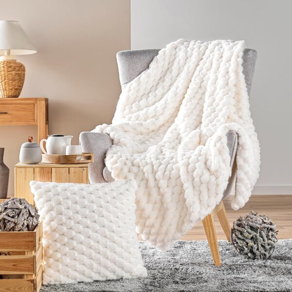 Кремаво одеяло от микроплюш 220x240 cm Frosty – douceur d'intérieur