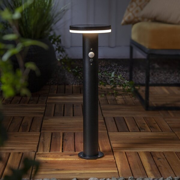 STAR TRADING Слънчева LED светлина за пиедестал Valletta Sensor черен метал 50 cm, Черен, Неръждаема стомана, Модерен, Соларно осветление