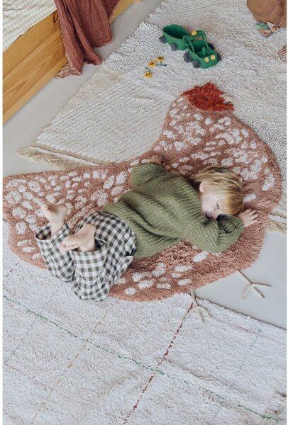 Кафяв ръчно изработен памучен детски килим подходящ за пране 110x100 cm Chicken – Lorena Canals