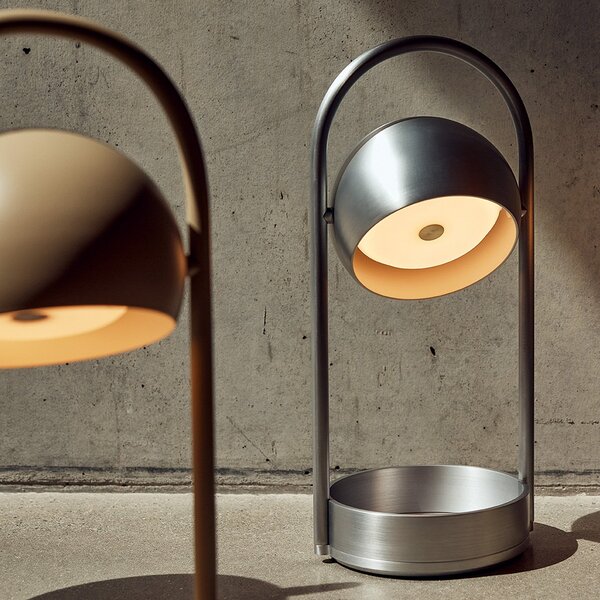 FRANDSEN LED акумулаторна настолна лампа Ball Portable, пясъчно сива, стомана, Затъмняване, Сив, Дневна/трапезария, Метал, Дизайн