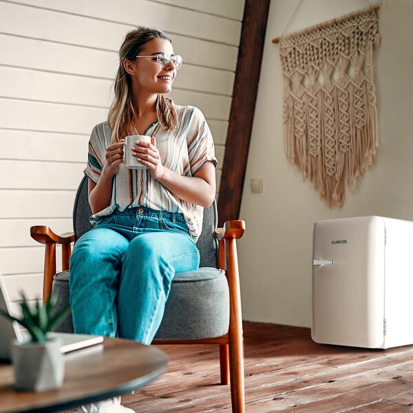 Klarstein Audrey, ретро хладилник, 70 литра, 3 рафта, 2 отделения във вратата, вътрешно осветление