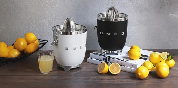 Бяла сокоизстисквачка 50's Retro Style – SMEG