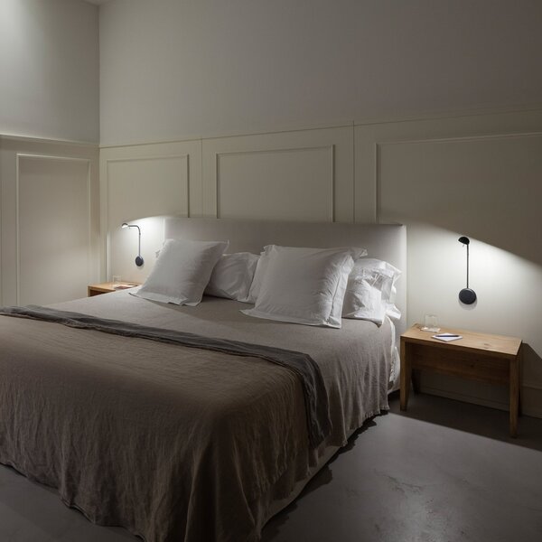 Vibia Pin 1680 LED стенна лампа, 39 cm, черна, Черен, спалня, Метал, Модерен
