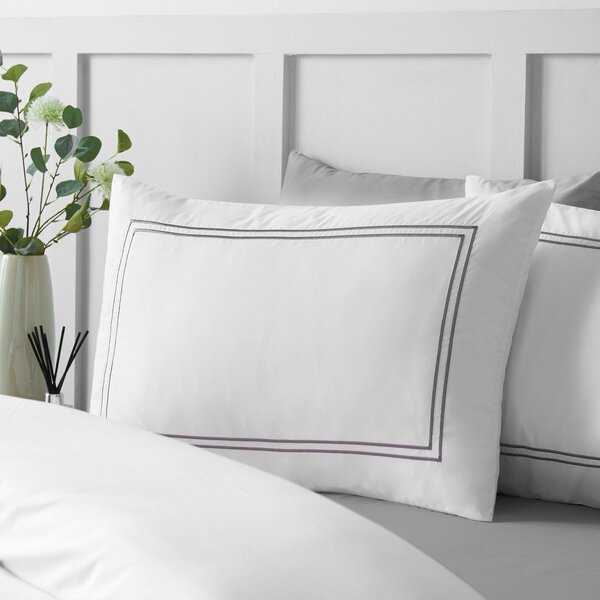 Бяло единично сатенено спално бельо 135x200 cm So Soft Mono Satin Stitch – Catherine Lansfield