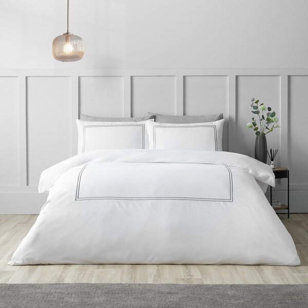 Бяло единично сатенено спално бельо 135x200 cm So Soft Mono Satin Stitch – Catherine Lansfield